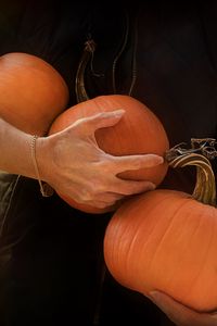 Превью обои тыквы, руки, оранжевый, осень