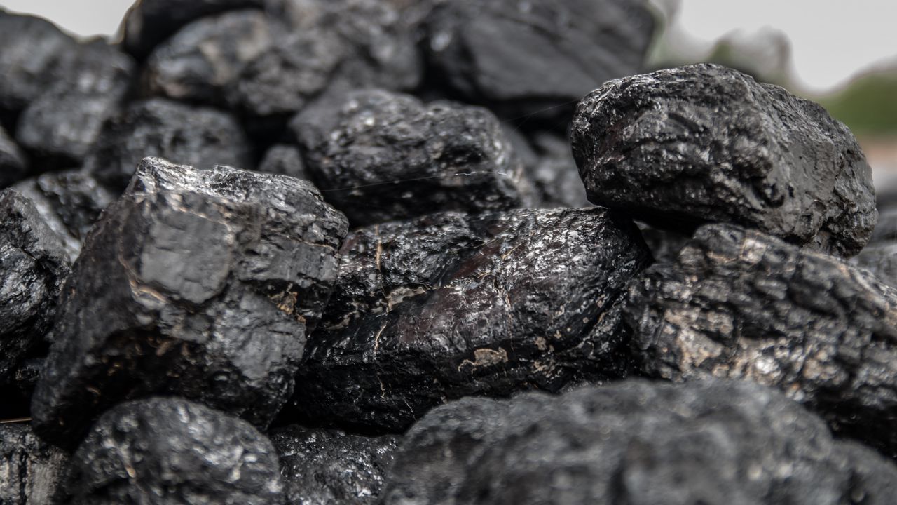 Обои уголь, камни, черный
