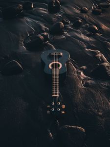 Превью обои укулеле, гитара, музыкальный инструмент, пляж, черный