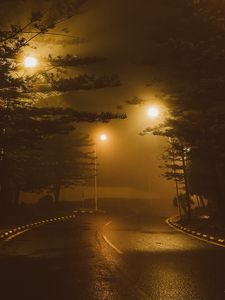 Превью обои улица, дорога, фонарь, свечение, ночь