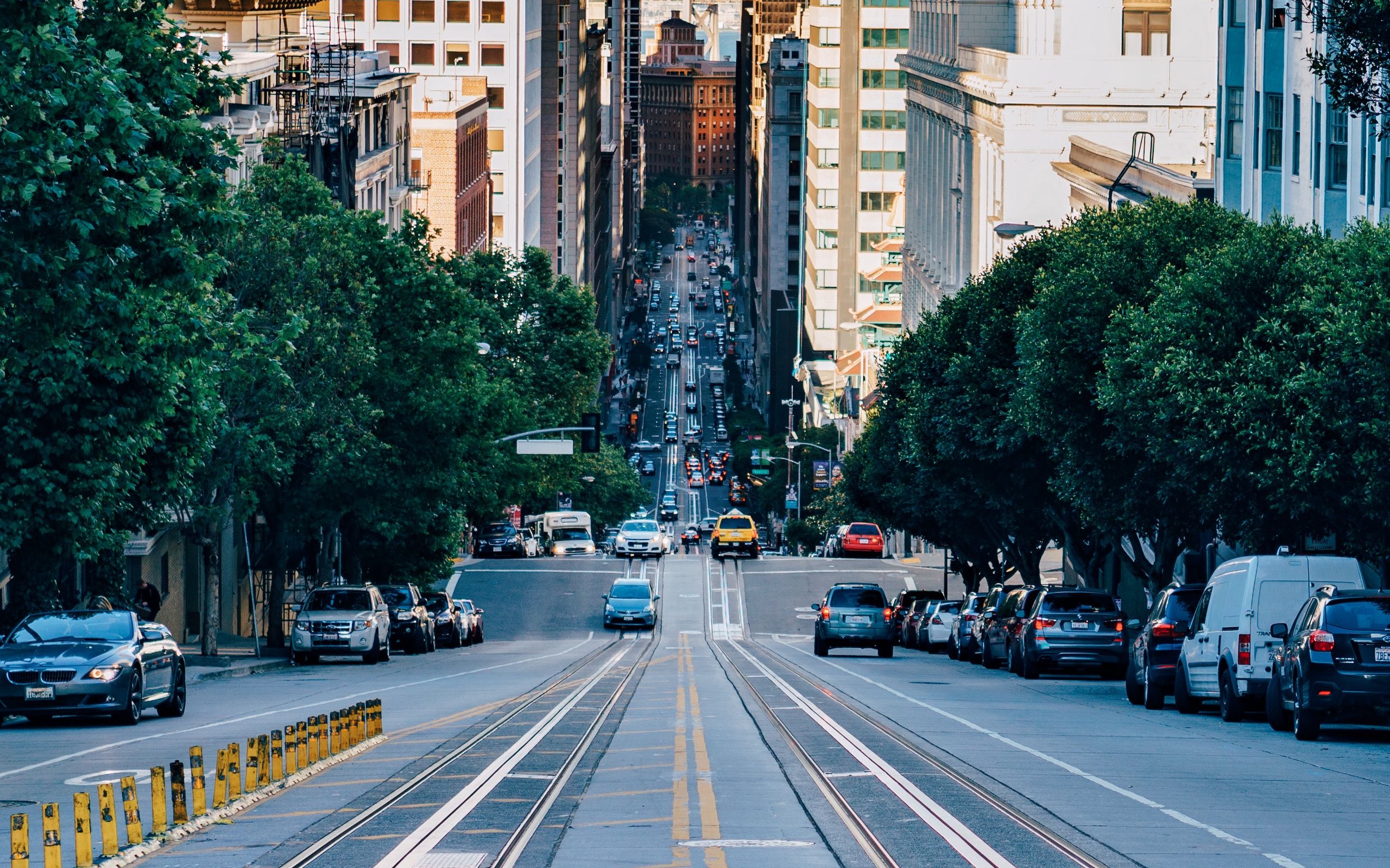 Как называются дороги в городе. Центральная улица Сан Франциско. Улицы Сан Франциско 1980. Улицы Сан Франциско в США. Знаменитая улица Сан Франциско.