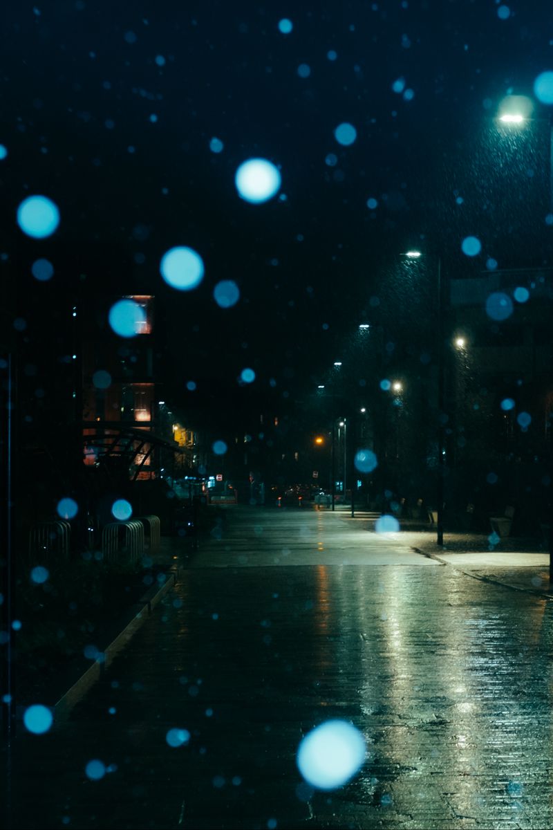 Дождь ночью. Улица ночью. Улица дождь гача. Дождь ночью обои для айфона. Azalia дождь темнота