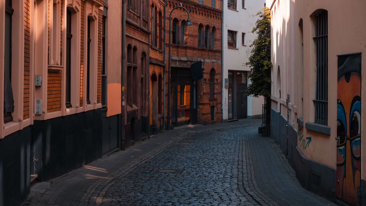 Обои улица, здания, брусчатка, архитектура, фонарь