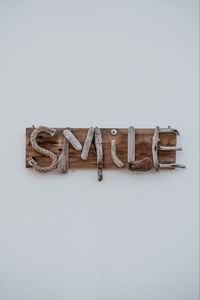 Превью обои улыбка, smile, надпись, деревянный, креатив