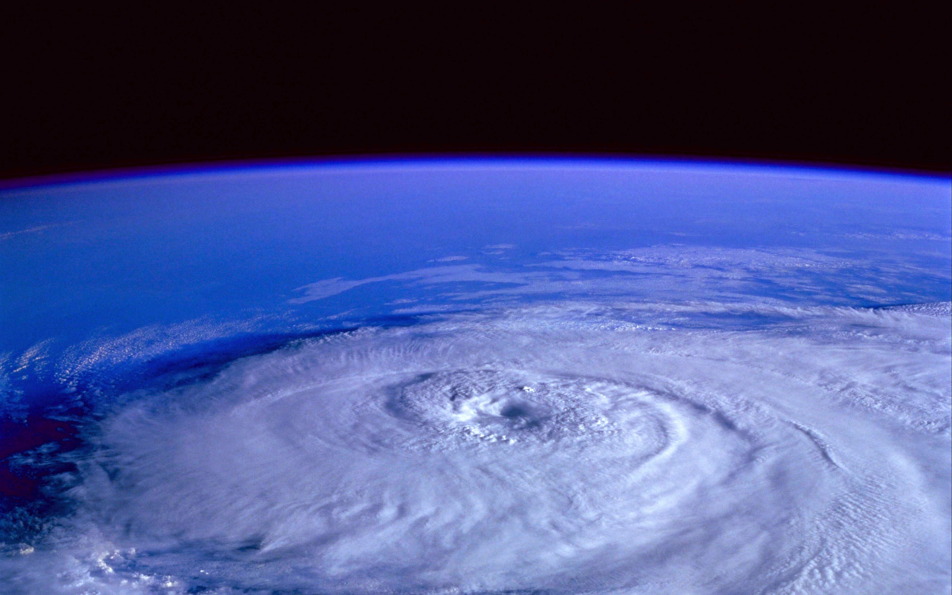 Ураган вид из космоса