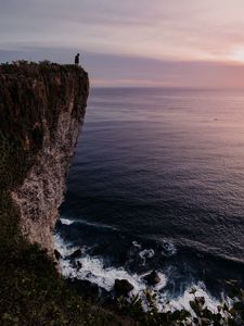 Превью обои утес, человек, одиночество, море, берег