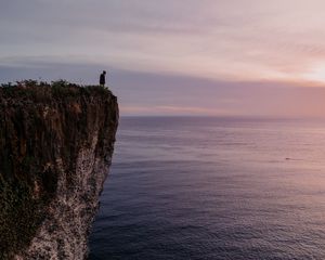 Превью обои утес, человек, одиночество, море, берег