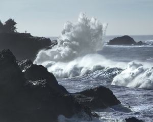 Превью обои утес, силуэт, одиночество, море, волны, шторм