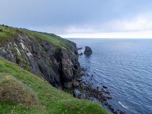 Превью обои утес, скалы, море, горизонт, камни