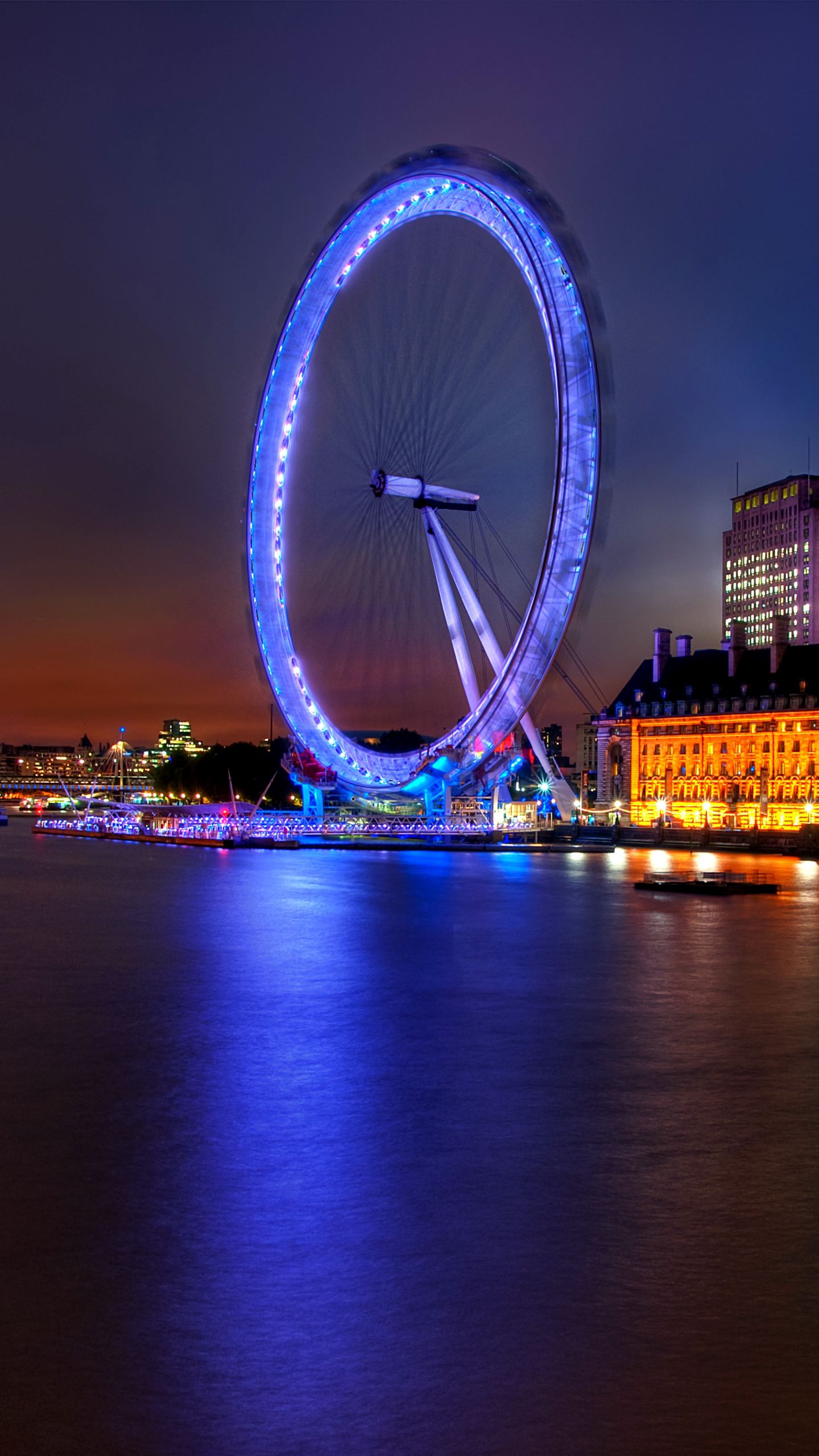 1440x2560 Обои великобритания, англия, лондон, столица, колесо обозрения, вечер, здания, архитектура, огни, подсветка, река, темза