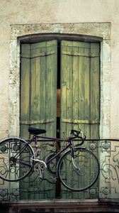 Превью обои велосипед, балкон, дверь, стена