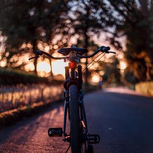 Превью обои велосипед, блики, закат, размытость