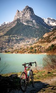 Превью обои велосипед, горы, озеро, дорога, природа