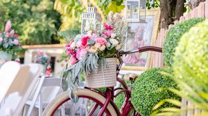 Превью обои велосипед, корзина, букет, цветы, фонарики