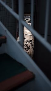 Превью обои велосипед, лестница, темный, здание, улица