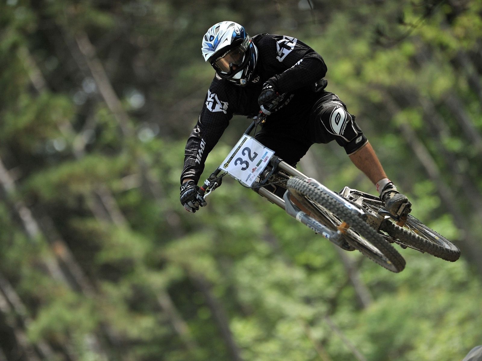 Mountain bike racing. Велосипед даунхилл триал. Даунхилл (скоростной спуск). Даунхилл райдеры. Велосипед Polet.