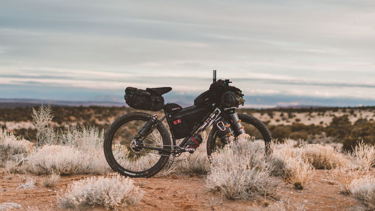 Обои велосипед, пустыня, колеса