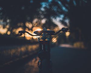 Превью обои велосипед, сиденье, вечер