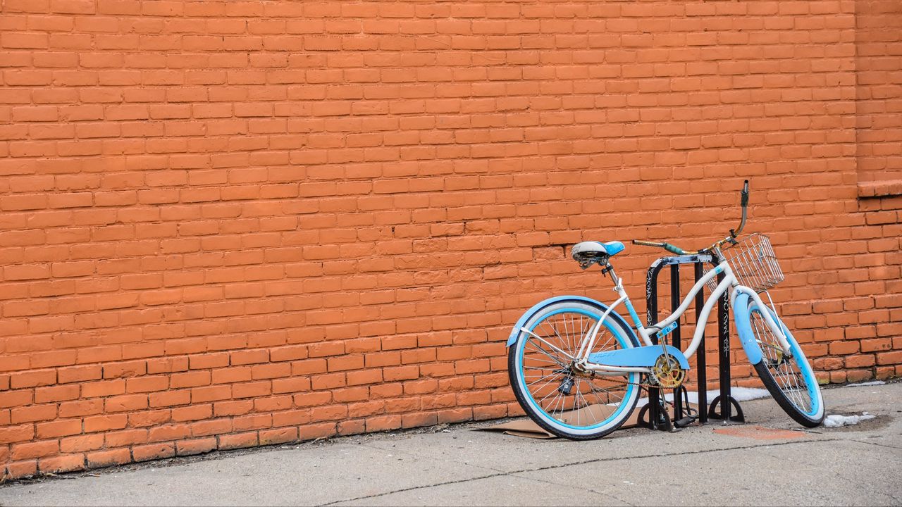 Обои велосипед, стоянка, стена