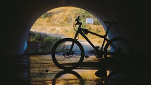 Превью обои велосипед, тоннель, подземный, вода, отражение