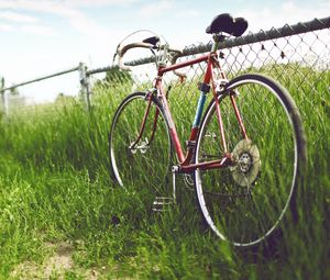 Превью обои велосипед, трава, улица