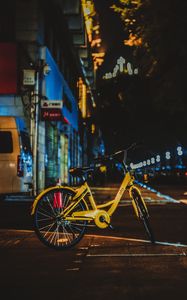 Превью обои велосипед, улица, город, вечер