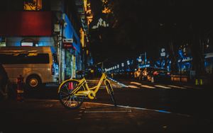 Превью обои велосипед, улица, город, вечер