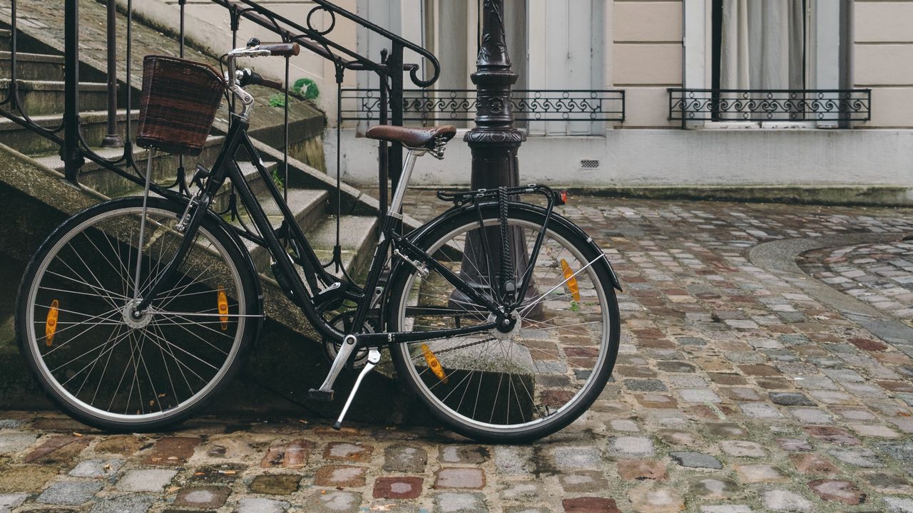 Обои велосипед, улица, город, фасад