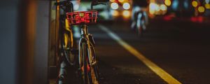 Превью обои велосипед, улица, ночь, блики, боке