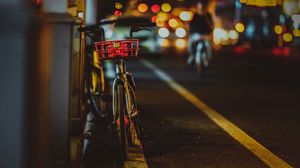 Превью обои велосипед, улица, ночь, блики, боке