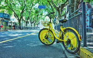 Превью обои велосипед, улица, желтый