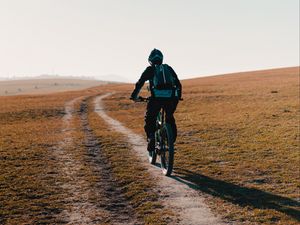 Превью обои велосипед, велосипедист, дорога, поле