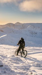 Превью обои велосипед, велосипедист, горы, снег, зима