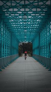 Превью обои велосипед, велосипедист, мост, тоннель