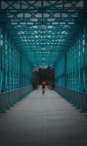 Превью обои велосипед, велосипедист, мост, тоннель