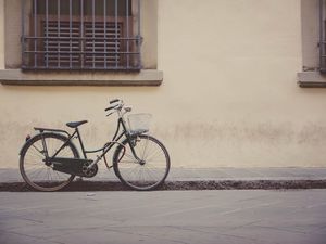 Превью обои велосипед, здание, улица