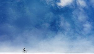Превью обои велосипедист, минимализм, небо, арт, облака