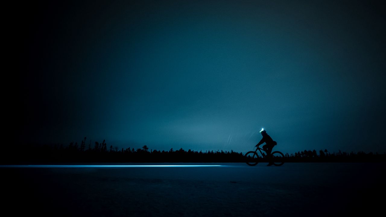 Обои велосипедист, ночь, велосипед, силуэт, свет, горизонт