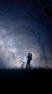 Превью обои велосипедист, силуэт, звездное небо, ночь, млечный путь