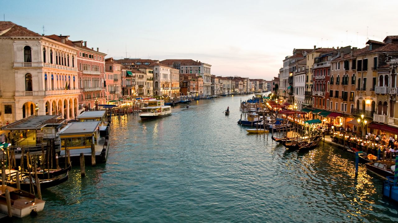 Обои венеция, канал, гондольеры, здания