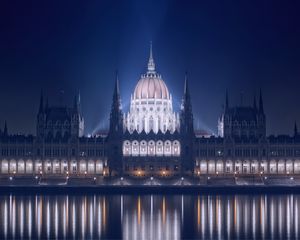Превью обои венгрия, будапешт, ночь, здание, парламент, огни, подсветка, набережная, река, дунай, отражение