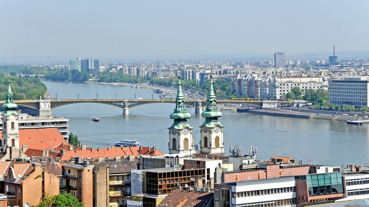 Обои венгрия, город, дома, небо, мост