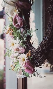 Превью обои венок, цветы, лепестки, размытие