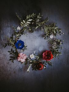 Превью обои венок, цветы, листья, композиция