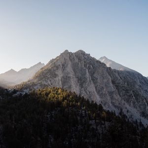 Превью обои вершина, гора, деревья, лес, небо