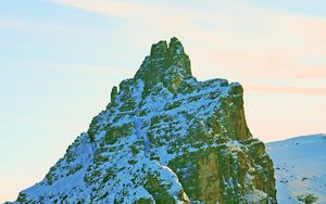 Превью обои вершина, гора, скалы, деревья, снег, заснеженный
