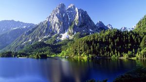 Превью обои вершина, горы, озеро, лес, вода, рябь
