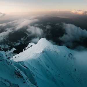 Превью обои вершина, снег, облака, туман