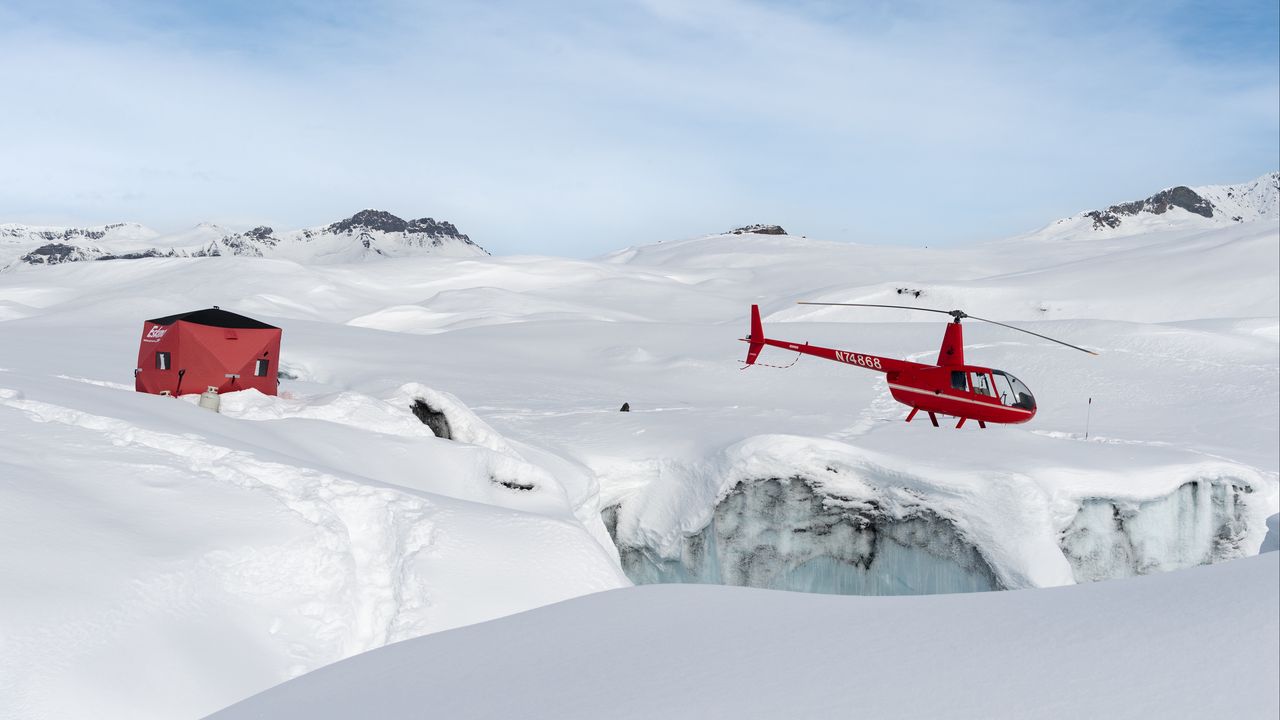 Обои вертолет, снег, ледник, белый, красный