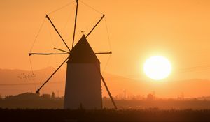 Превью обои ветряная мельница, башня, туман, закат